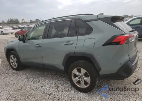 2020 Toyota Rav4 Xle z USA, uszkodzony, nr VIN JTMR6RFV6LD004449